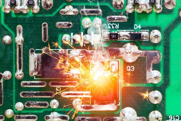 اتصال کوتاه در PCB